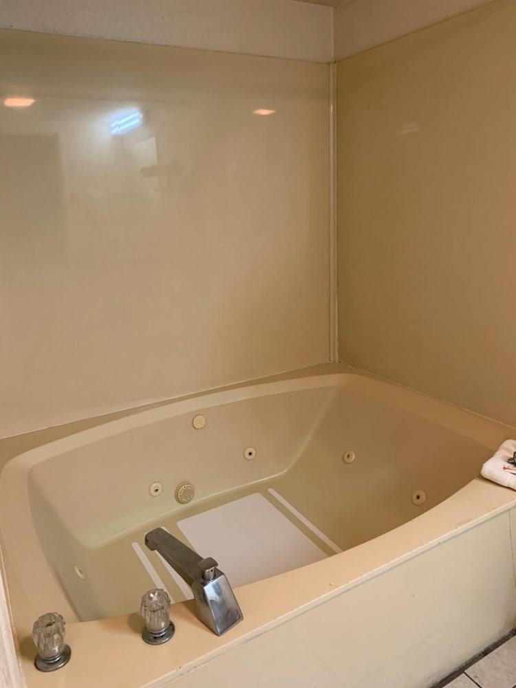 Zainee Inc Budgetel Inn And Suites AugustaAugusta  Kültér fotó