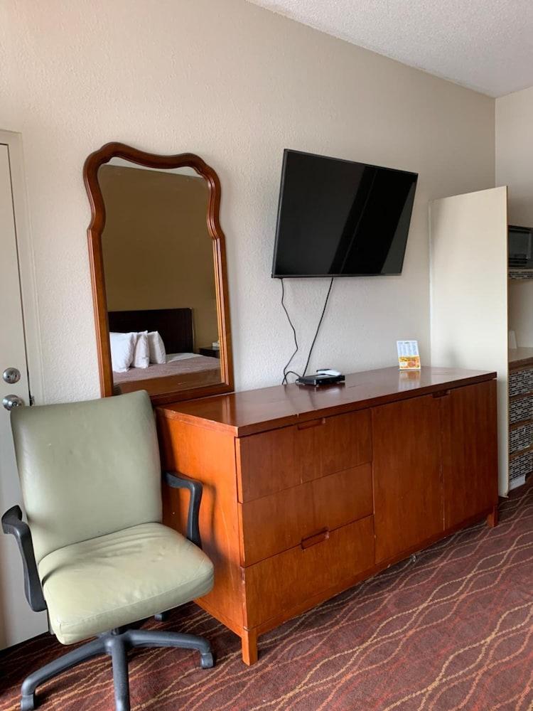 Zainee Inc Budgetel Inn And Suites AugustaAugusta  Kültér fotó