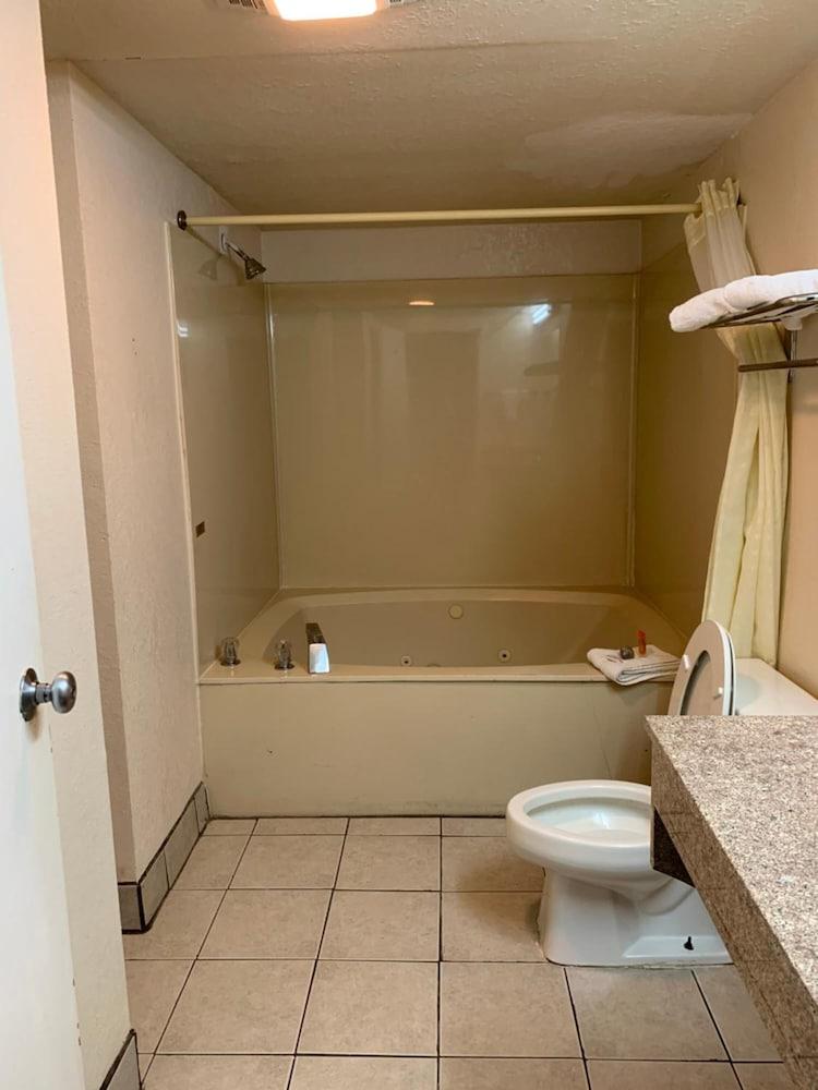 Zainee Inc Budgetel Inn And Suites AugustaAugusta  Kültér fotó