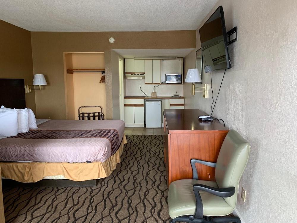 Zainee Inc Budgetel Inn And Suites AugustaAugusta  Kültér fotó